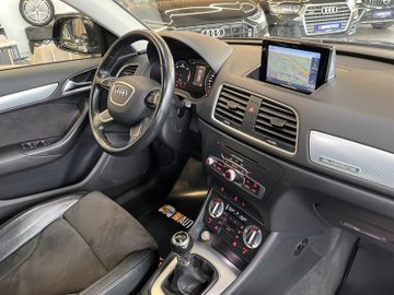 Audi Q3 2.0 TDI quattro *BI-XENON*APS*NAVI*AHK*LED*