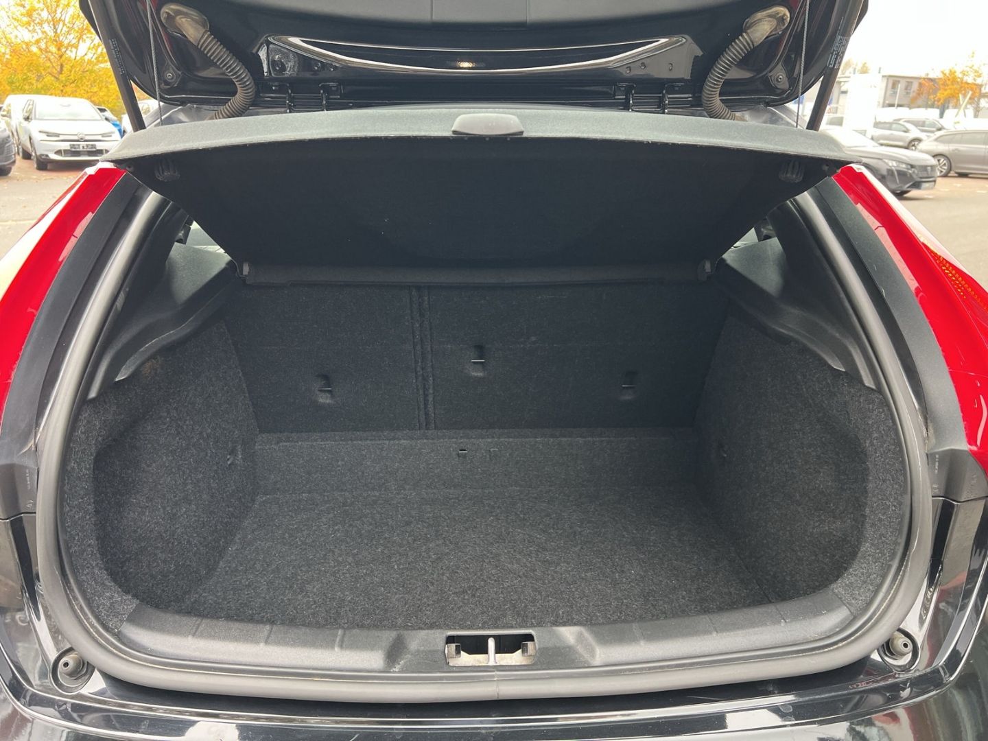 Fahrzeugabbildung Volvo V40 R-Design T2 2.0 Navi Leder LED Sperrdiff. Kl