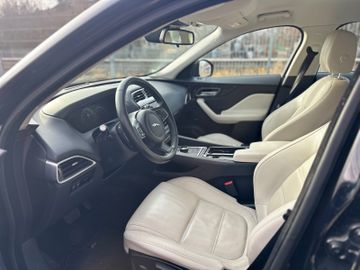 Jaguar F-Pace - 8