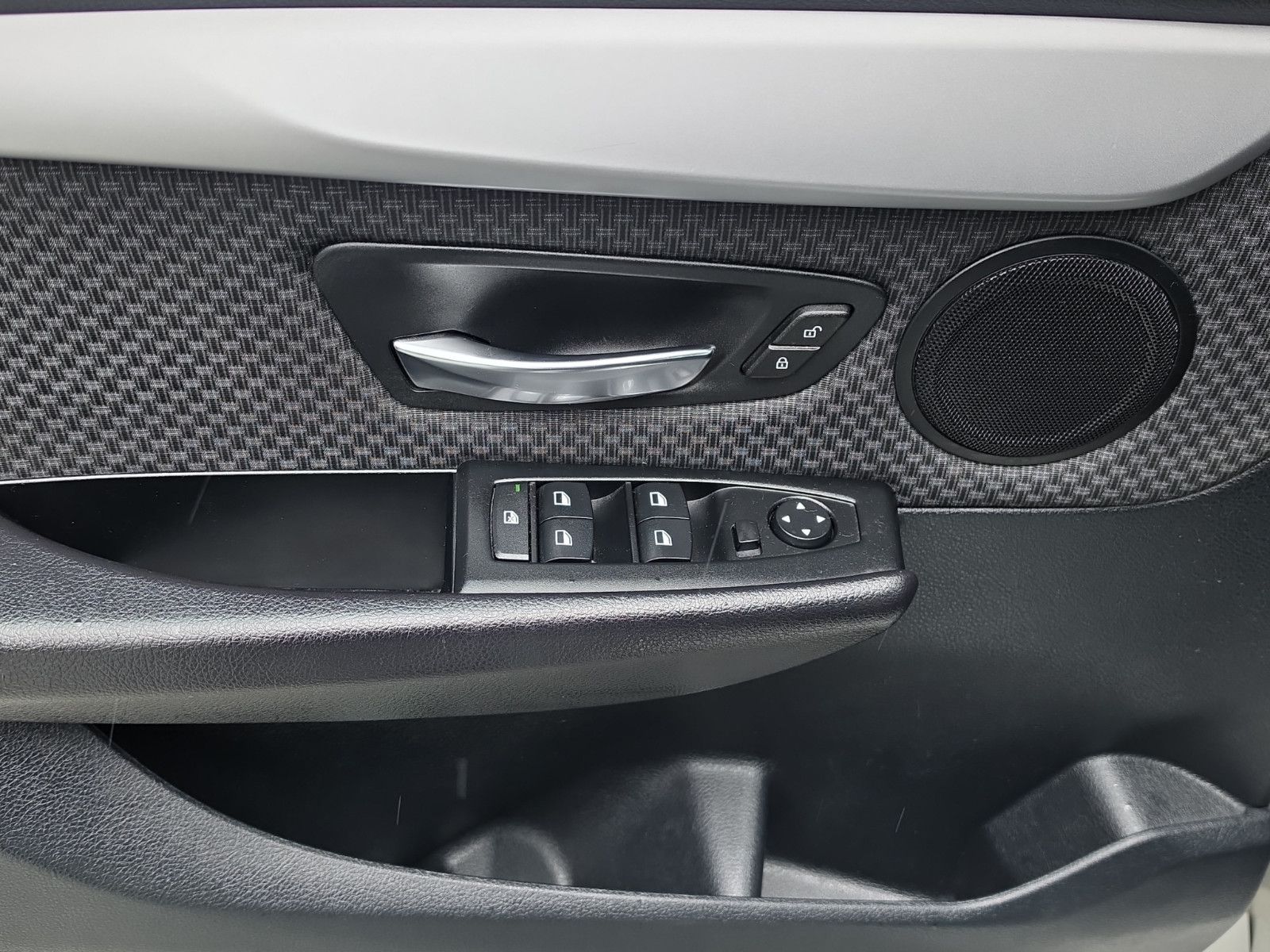 Fahrzeugabbildung BMW 218 2 Active Tourer 218 i TÜV SERVICE NEU