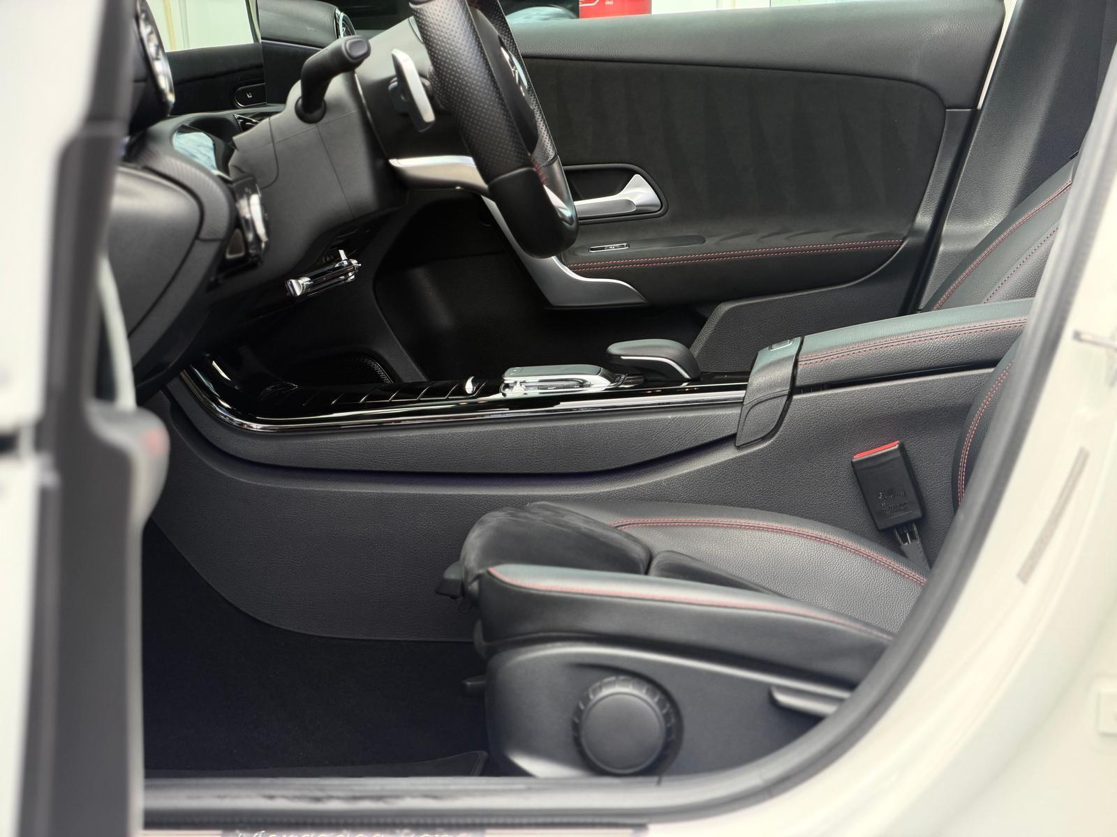 Mercedes-Benz A250*AMG*AHK*Digital*Ambiente*Pano*LED*Alcantara
