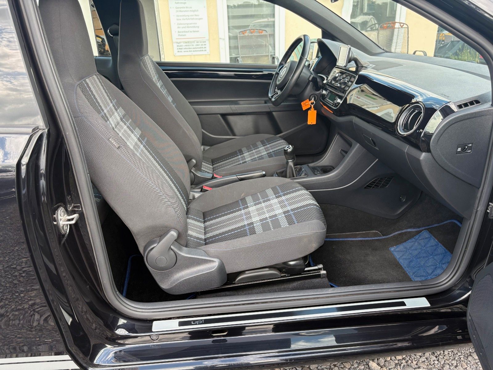 Fahrzeugabbildung Volkswagen up! club up! Navi Klima TÜV 05/2027 Scheckheft