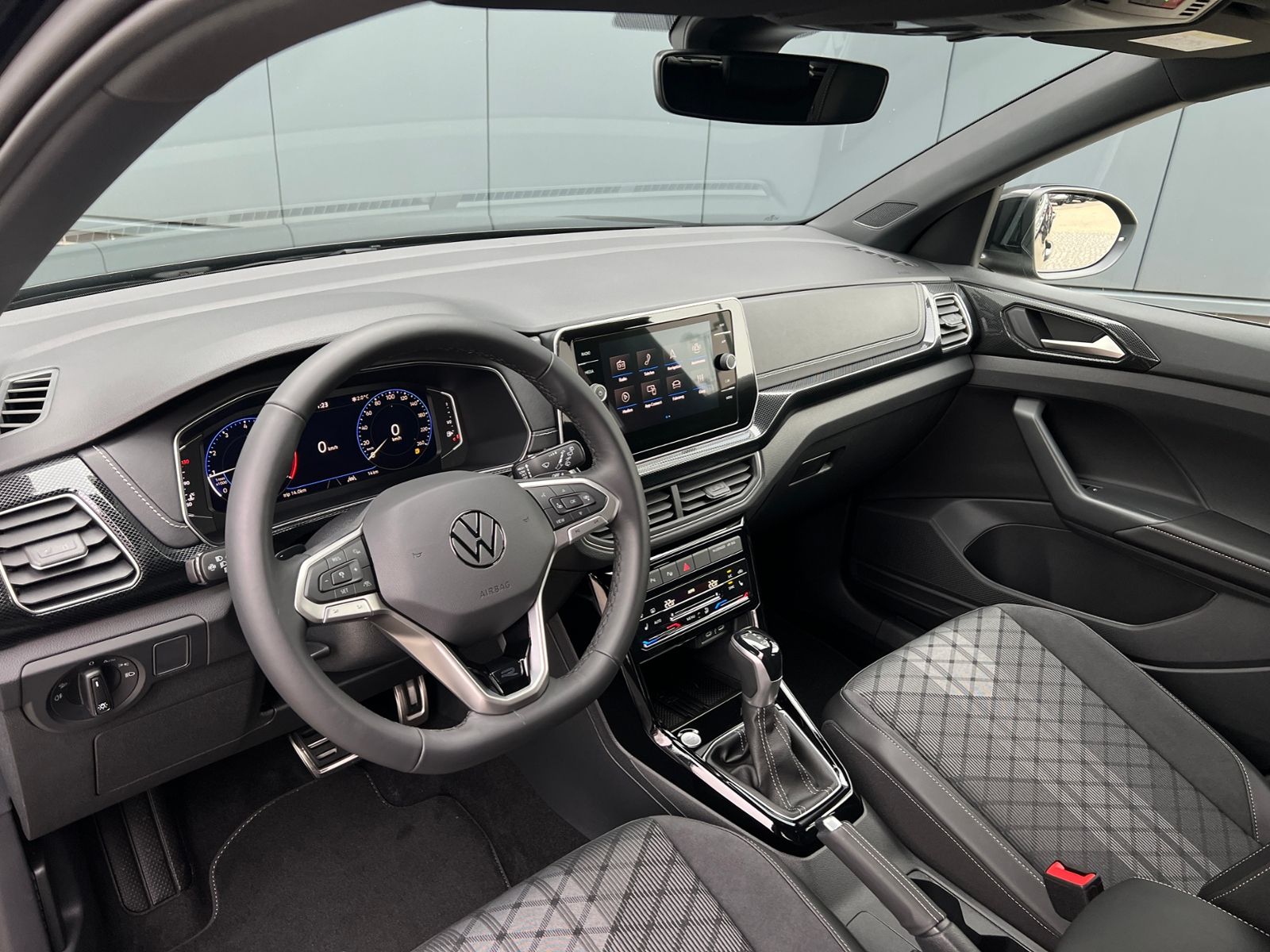 Fahrzeugabbildung Volkswagen T-Cross R-Line 1.5 TSI DSG *AHK, IQ.LIGHT, ACC,