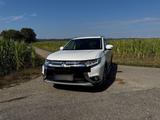 Mitsubishi Outlander 2.2 DI-D Top ClearTec Auto 4WD Top 7-S - Mitsubishi Outlander: Top