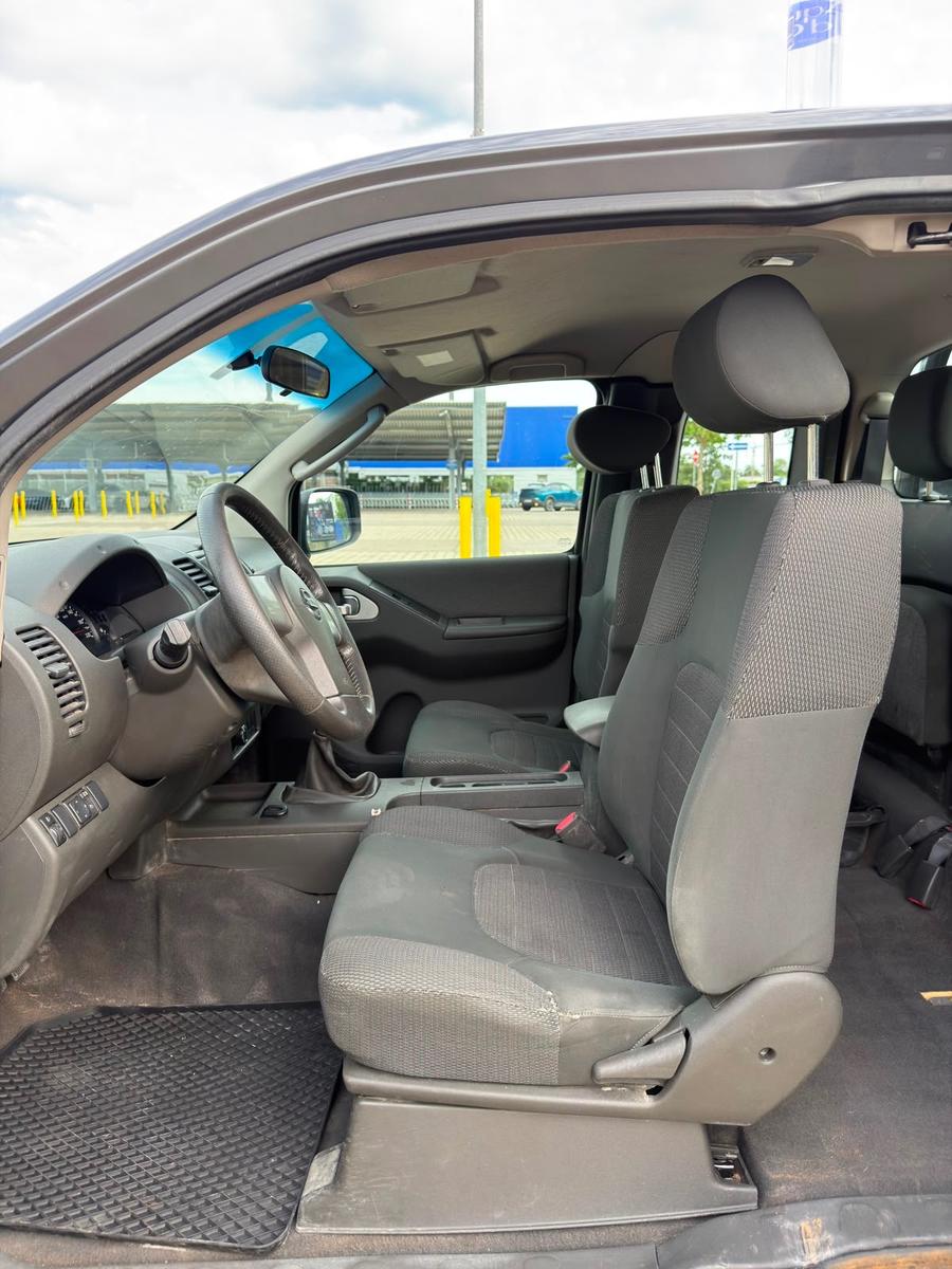 Nissan Navara King Cab 2.5 dCi | 190 ch | BVM | 4 places | Attelage | Climatisation | Différentiel autobloquant