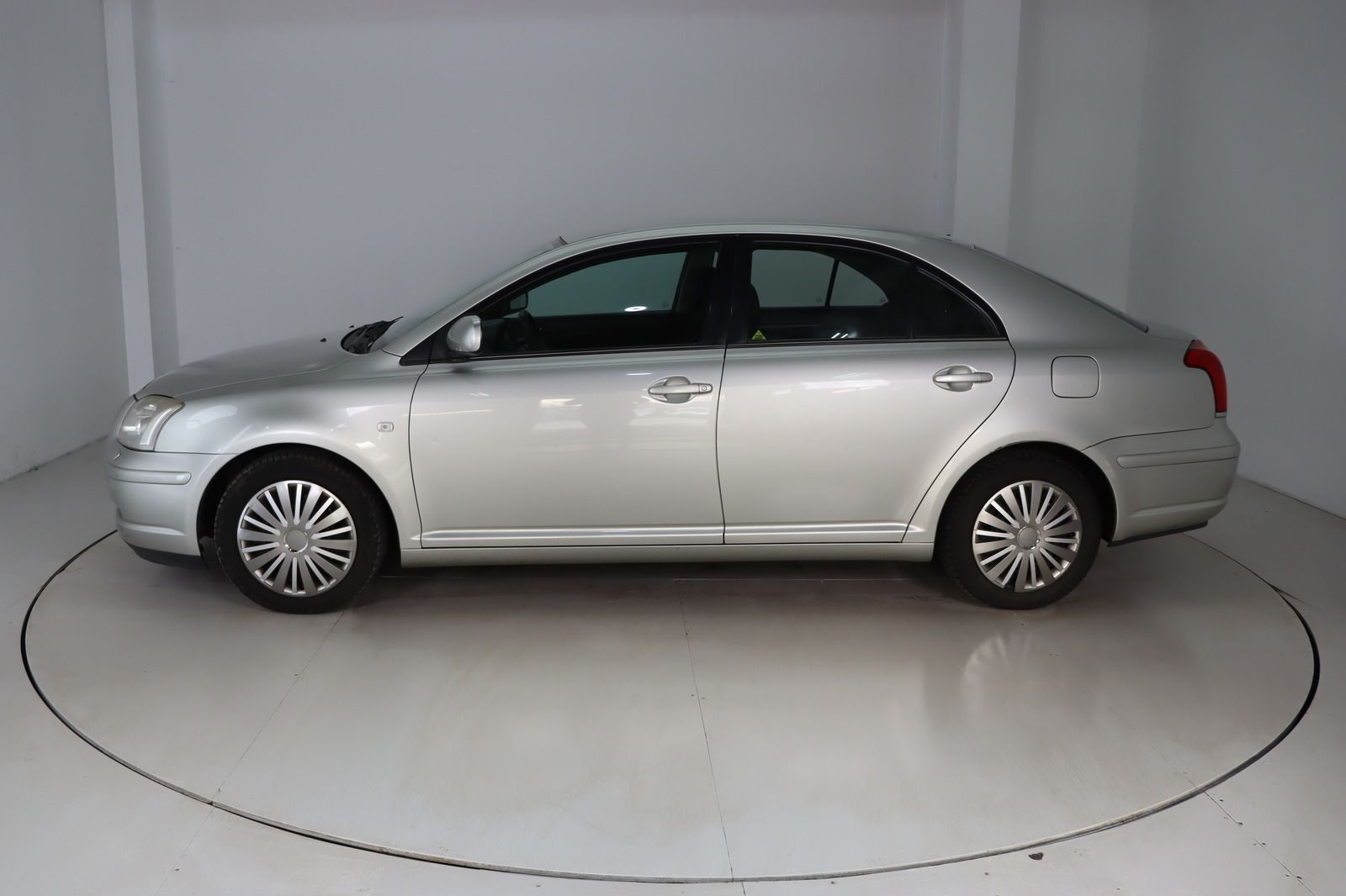 Fahrzeugabbildung Toyota Avensis 2.0-l-VVT-i Executive