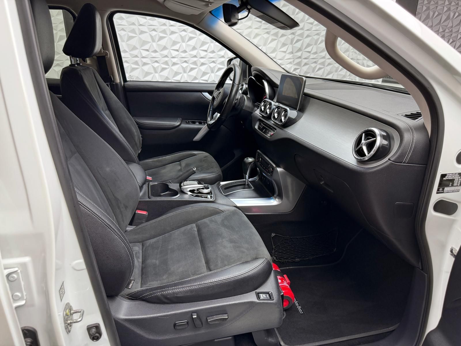 Fahrzeugabbildung Mercedes-Benz d POWER-EDITION/4MATIC/LED/KEYLES/360°/AHK