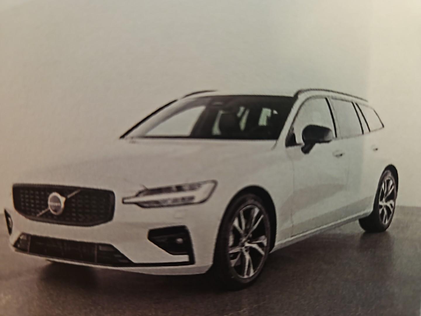 Volvo V60 B4 Plus Dark Alarm/ Glasdach/360 Grad