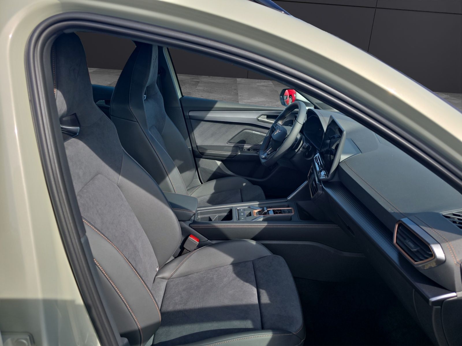 Fahrzeugabbildung CUPRA Leon Sportstourer 2.0 TSI  4Drive VZ DSG AHZ KAM