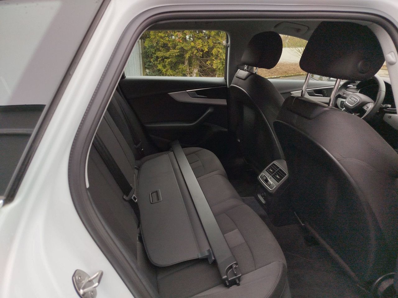 Fahrzeugabbildung Audi A4 Avant S line 40 TFSI 150(204) kW(PS) S tronic