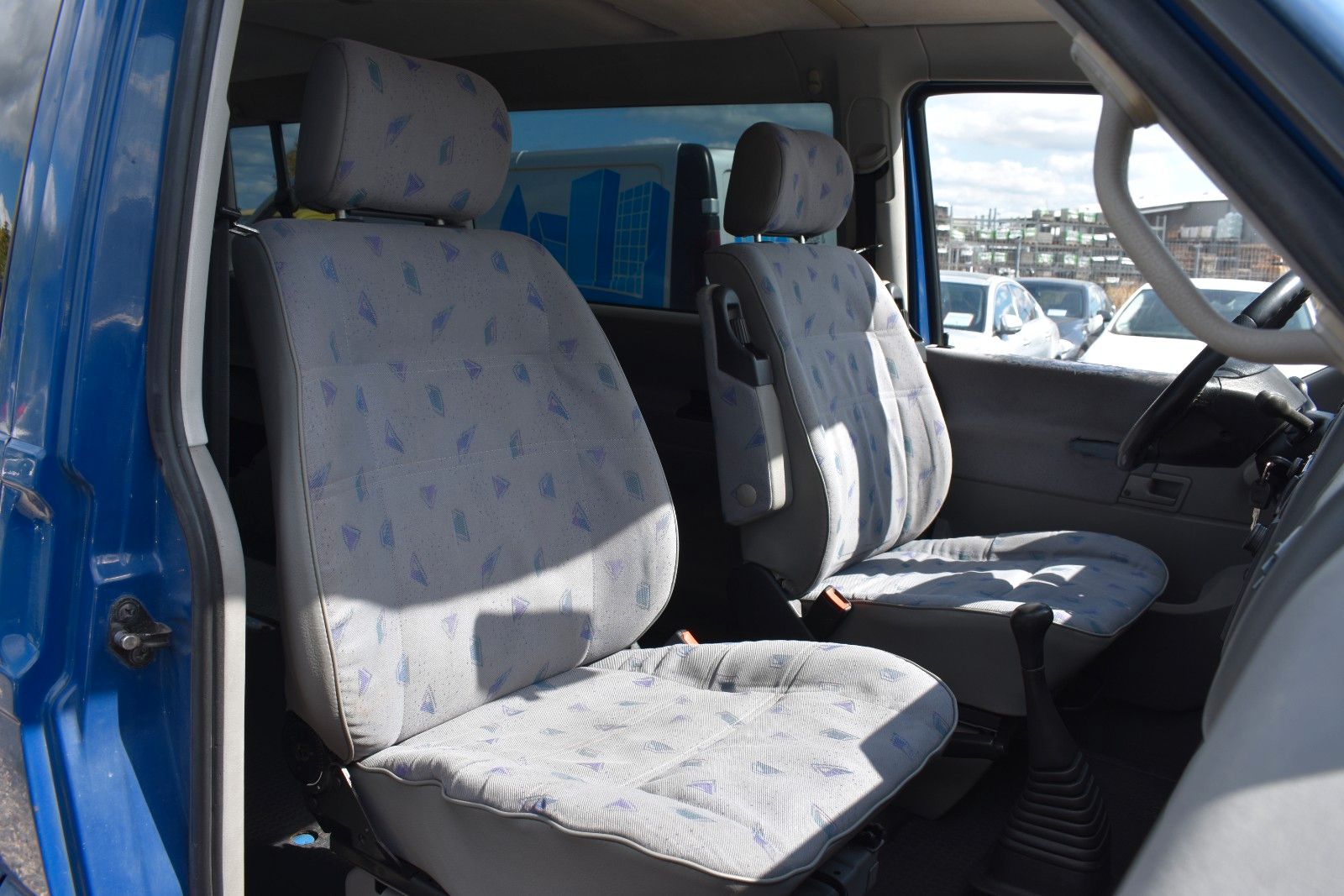 Fahrzeugabbildung Volkswagen T4 Caravelle 2.5 TDI KLIMA/SERVO/ABS/AHK