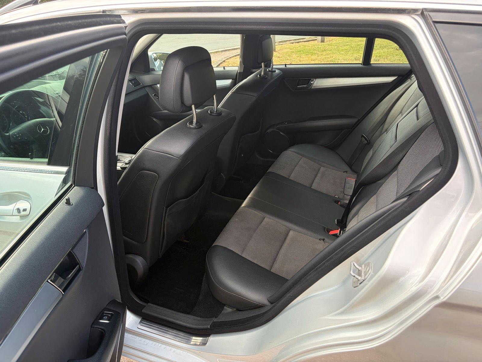 Mercedes-Benz C200 2010 — photo 5