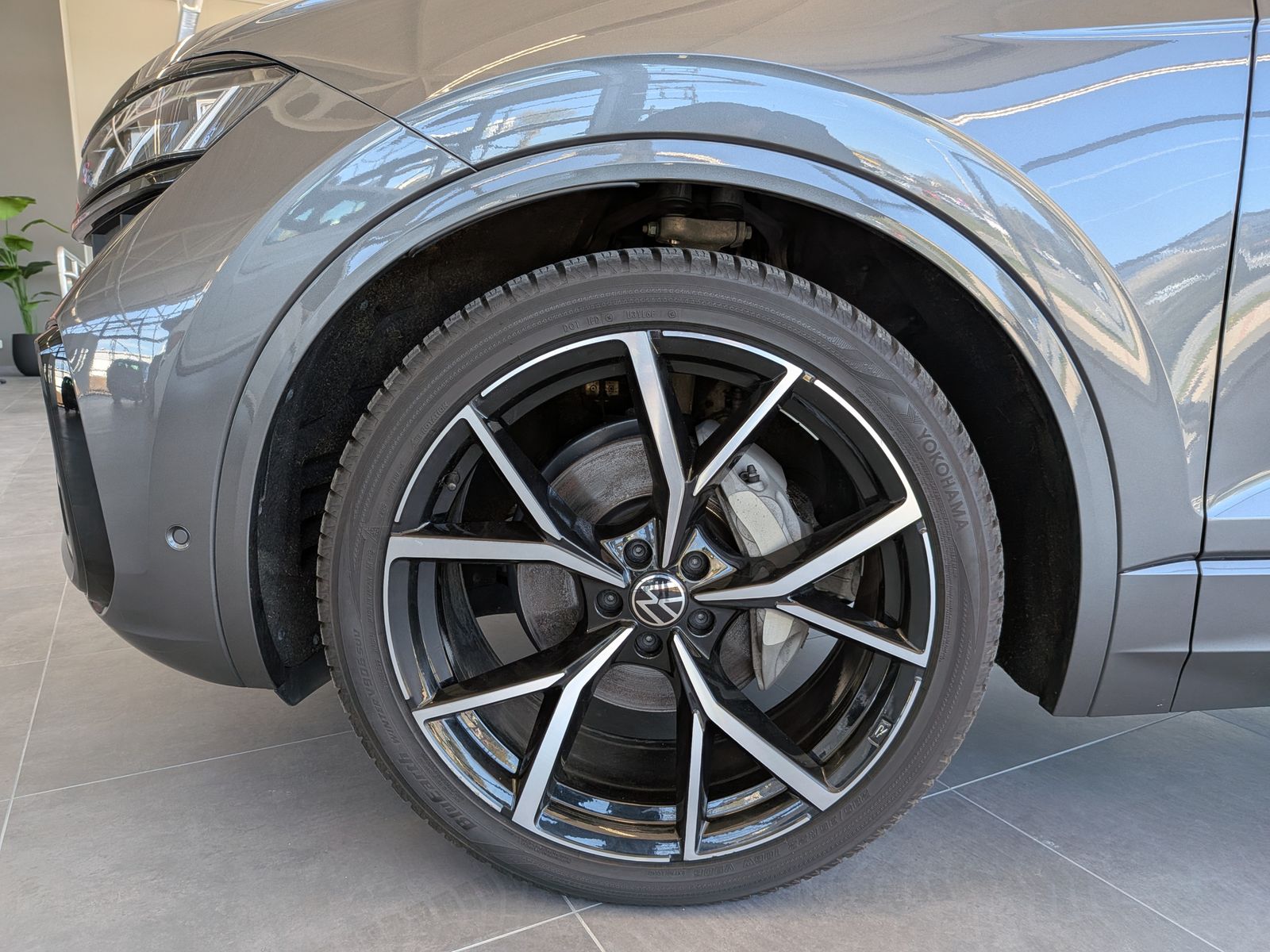 Fahrzeugabbildung Volkswagen Touareg 3.0TDI 4M R-Line VOLL Black 22" UPE 114T