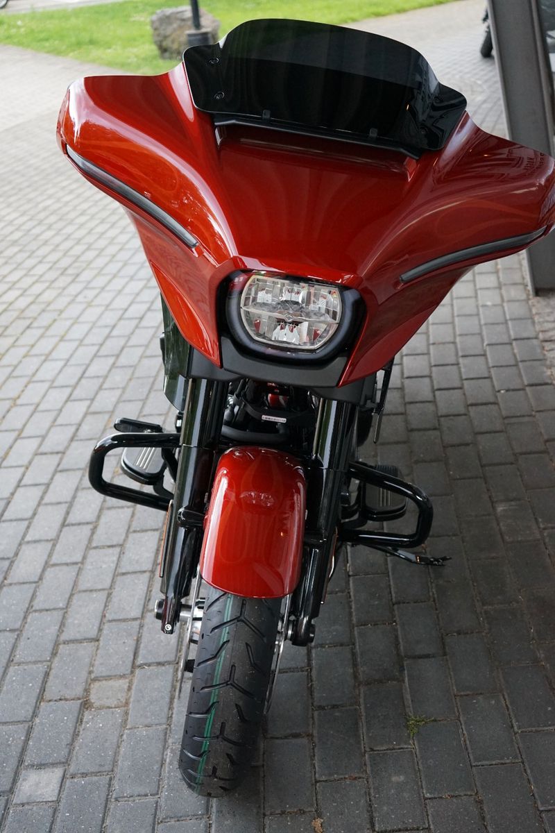 Fahrzeugabbildung Harley-Davidson Street Glide 117 FLHX - MY25 - NEU - Whiskey Fir