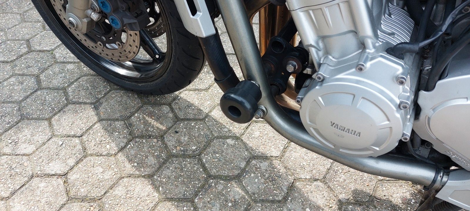 Fahrzeugabbildung Yamaha FZS 1000  1. Hand  inkl Zahnriemen/ Bos u.v.m
