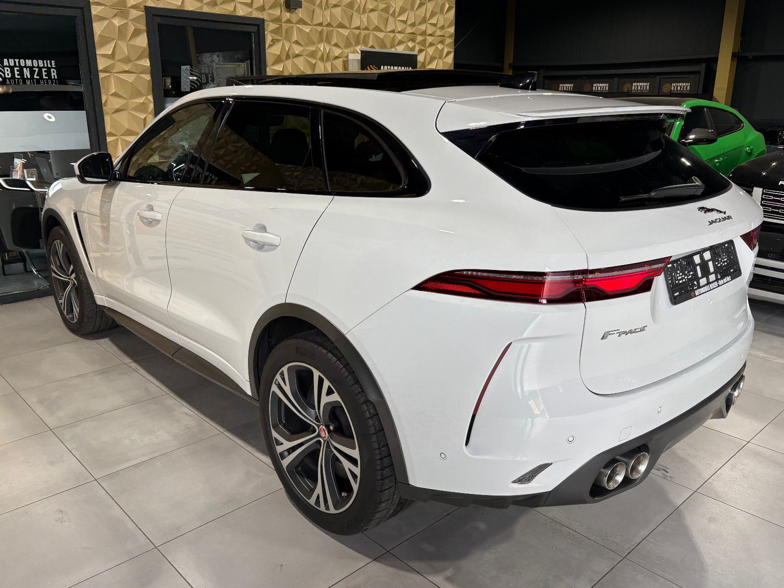 Fahrzeugabbildung Jaguar F-PACE SVR AWD/PANO/360°/APPLE/ACC/AMBIENTE/SHZ
