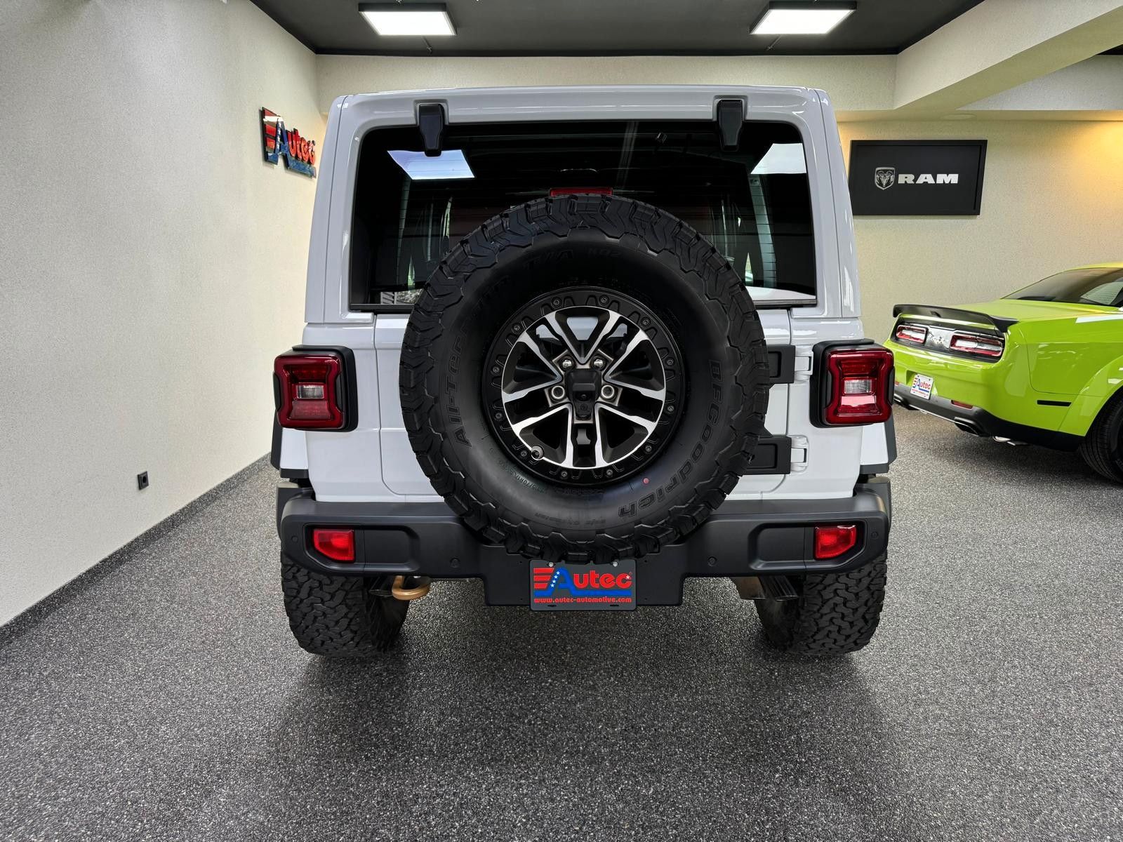 Fahrzeugabbildung Jeep RUBICON 392-6.4L HEMI V8-RECON 35"-STEEL BUMPER