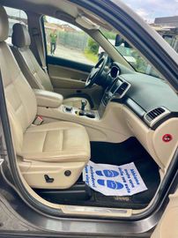 Jeep Grand Cherokee - 11