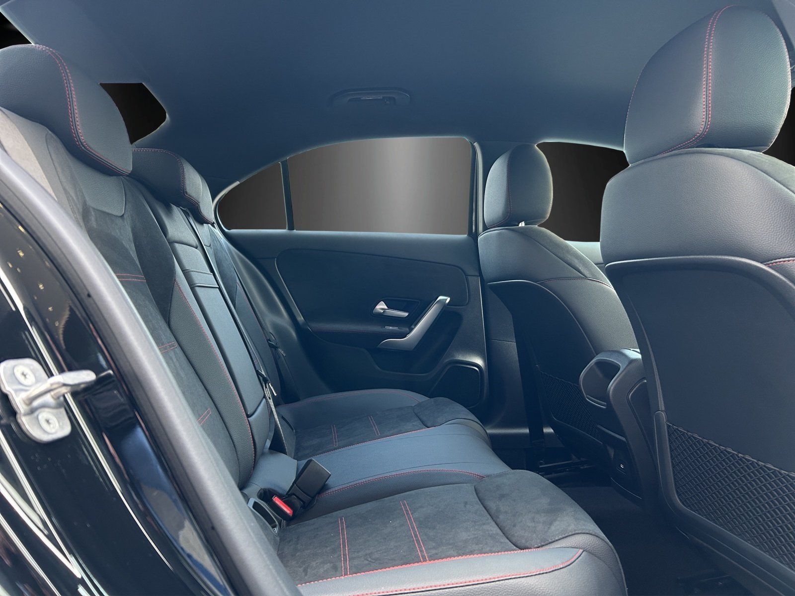 Fahrzeugabbildung Mercedes-Benz A 200 Lim AMG Standhzg MEMORY Multibeam DISTRO