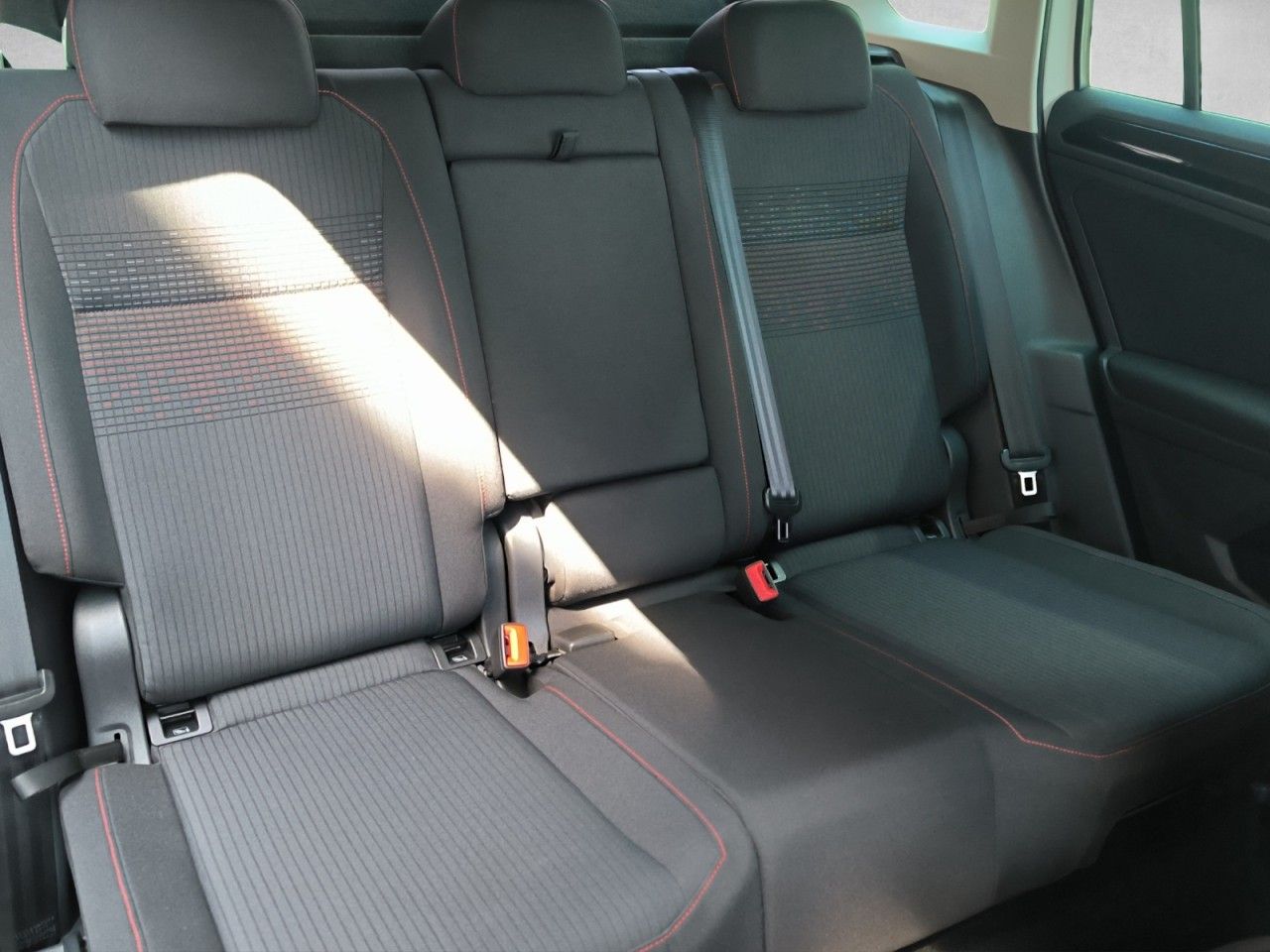 VW Tiguan Sound 4Motion AHK Navi - Bild 20