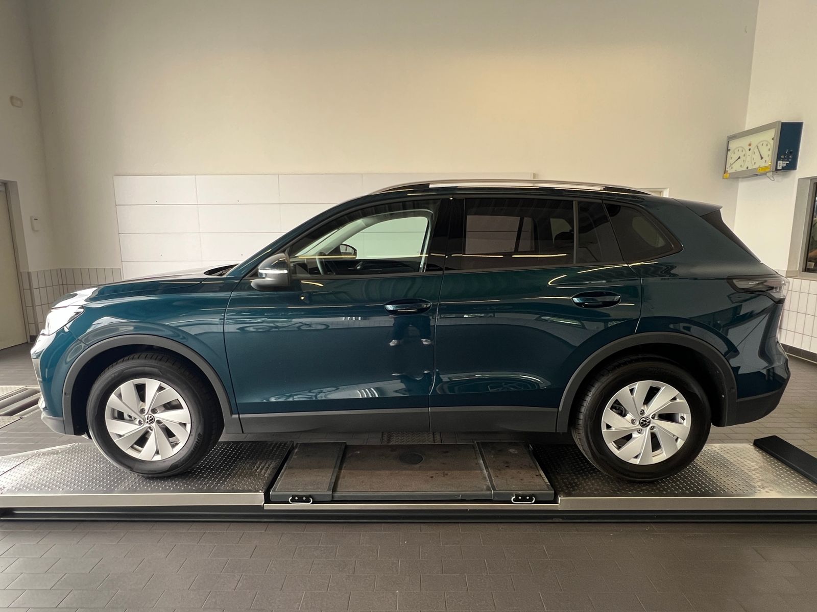 Fahrzeugabbildung Volkswagen Tiguan LIFE 1.5 eTSI DSG *AHK, LED Plus, Kamera,