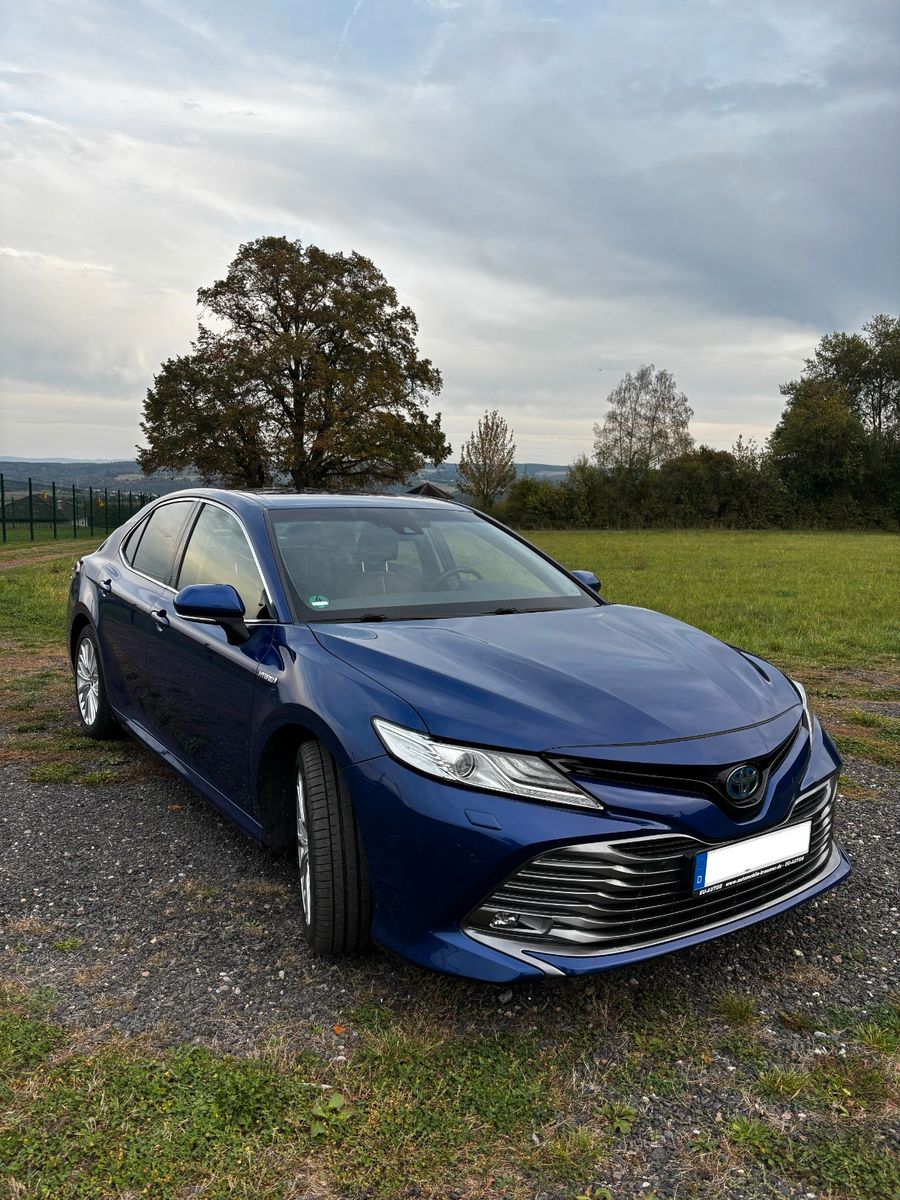 Toyota Camry Hybrid Executiv gepflegtes Garagenfahrzeug