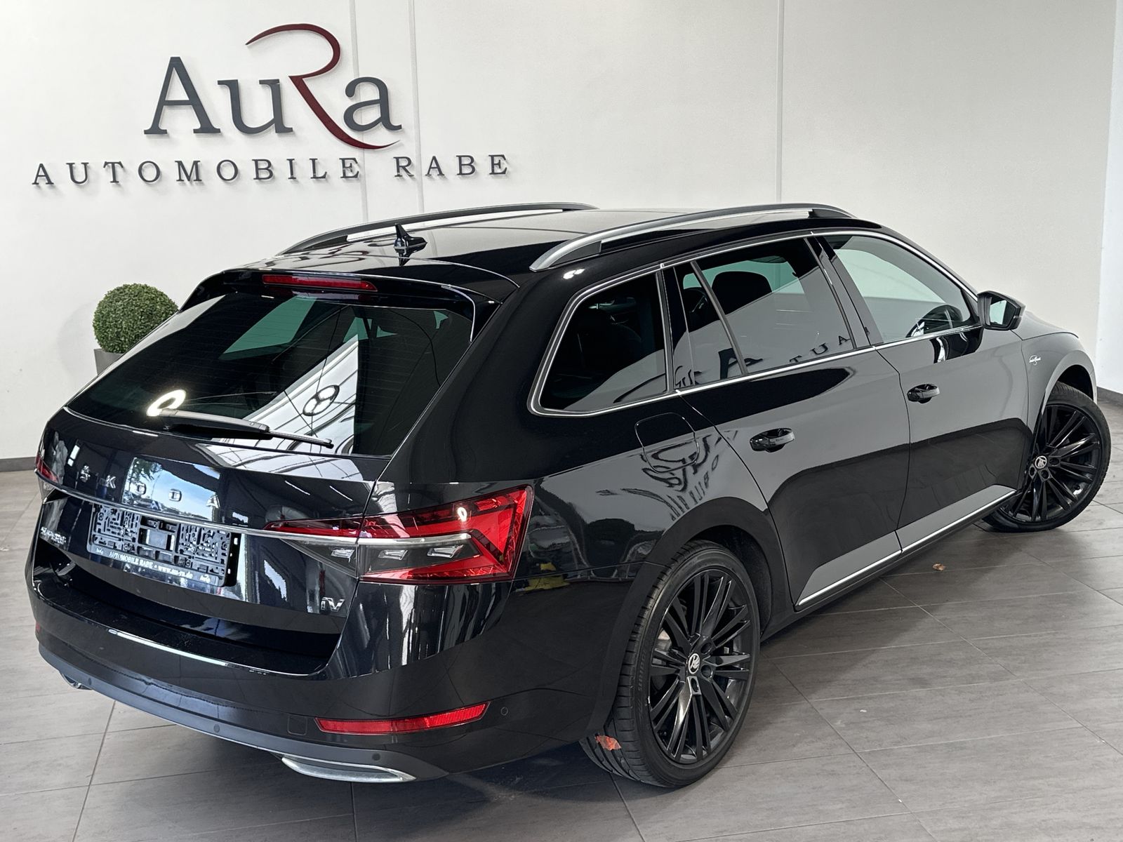 Fahrzeugabbildung SKODA Superb Combi 1.4 TSI L&K iV NAV+LED+AHK+360°+ACC