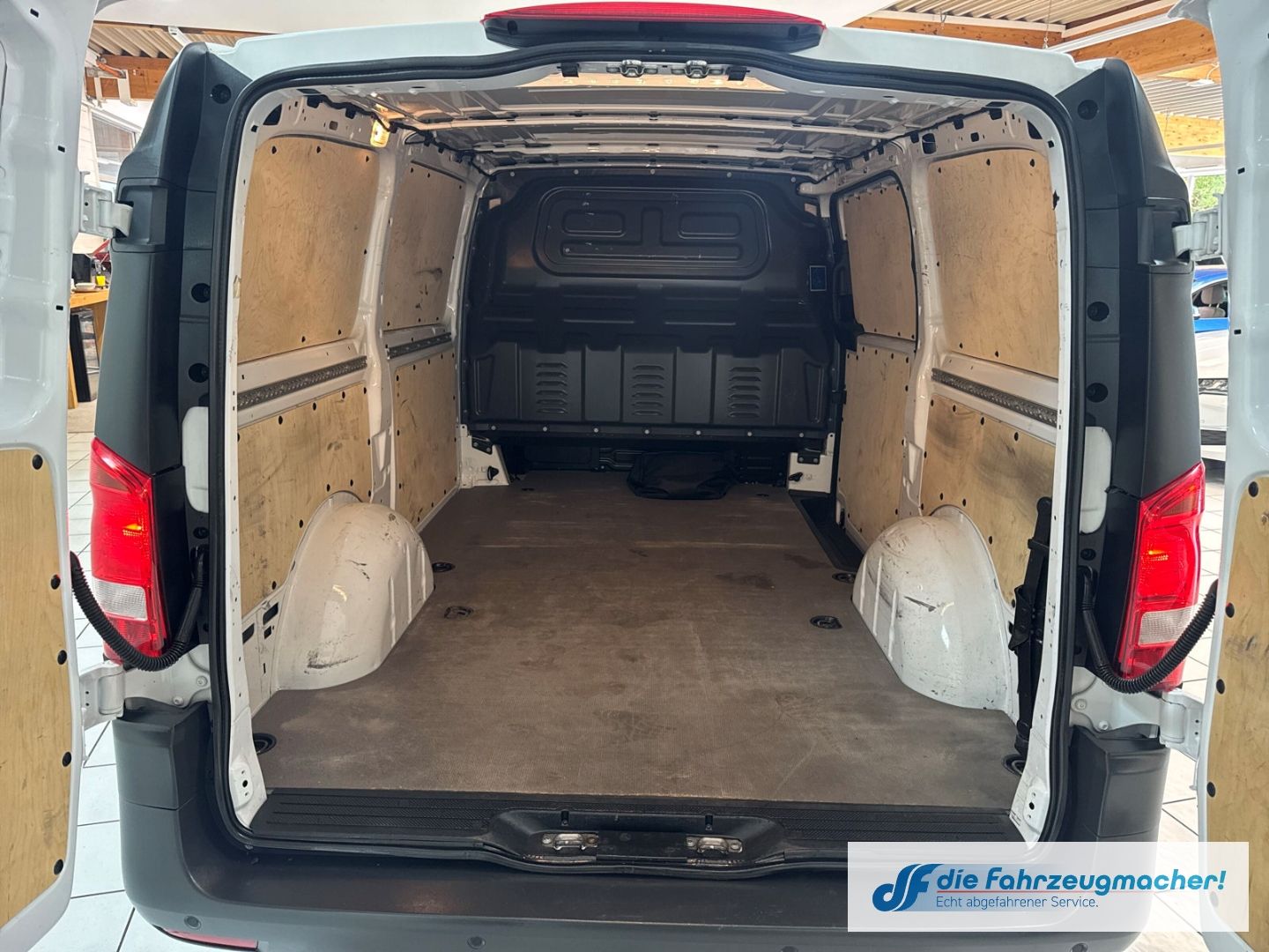 Fahrzeugabbildung Mercedes-Benz Vito Kasten 112 e lang DAB SHZ Rückfahrkam. Notb