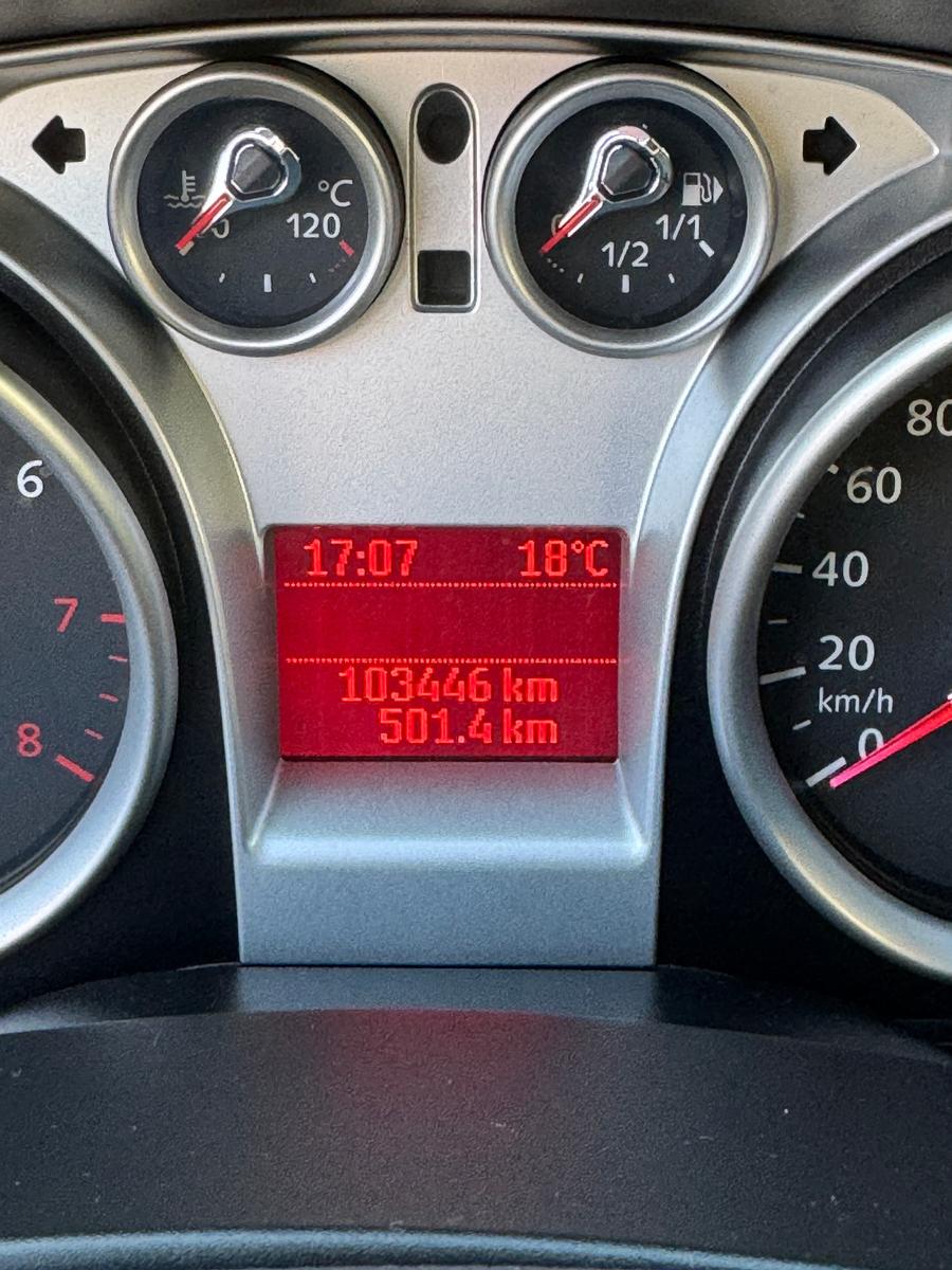 Ford Focus 2010 — салон