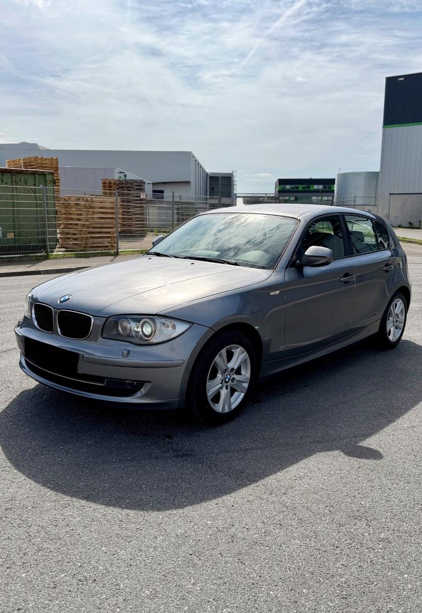 BMW 118 1 Limousine 118i XENON/KEYLESS/NAVI/PDC