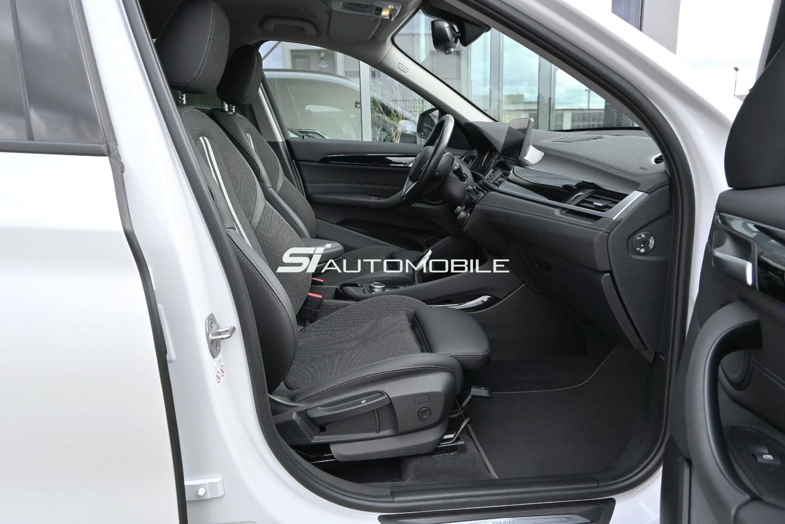 Fahrzeugabbildung BMW X1 xDr. 20d Sport Line °ACC°AHK°HEAD-UP°KAMERA°