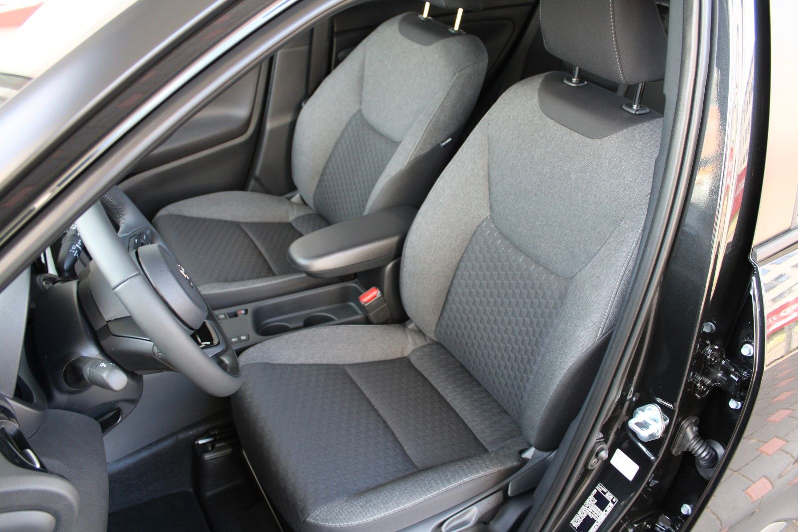Fahrzeugabbildung Toyota Yaris Cross Hybrid Teamplayer+Winter+Safety