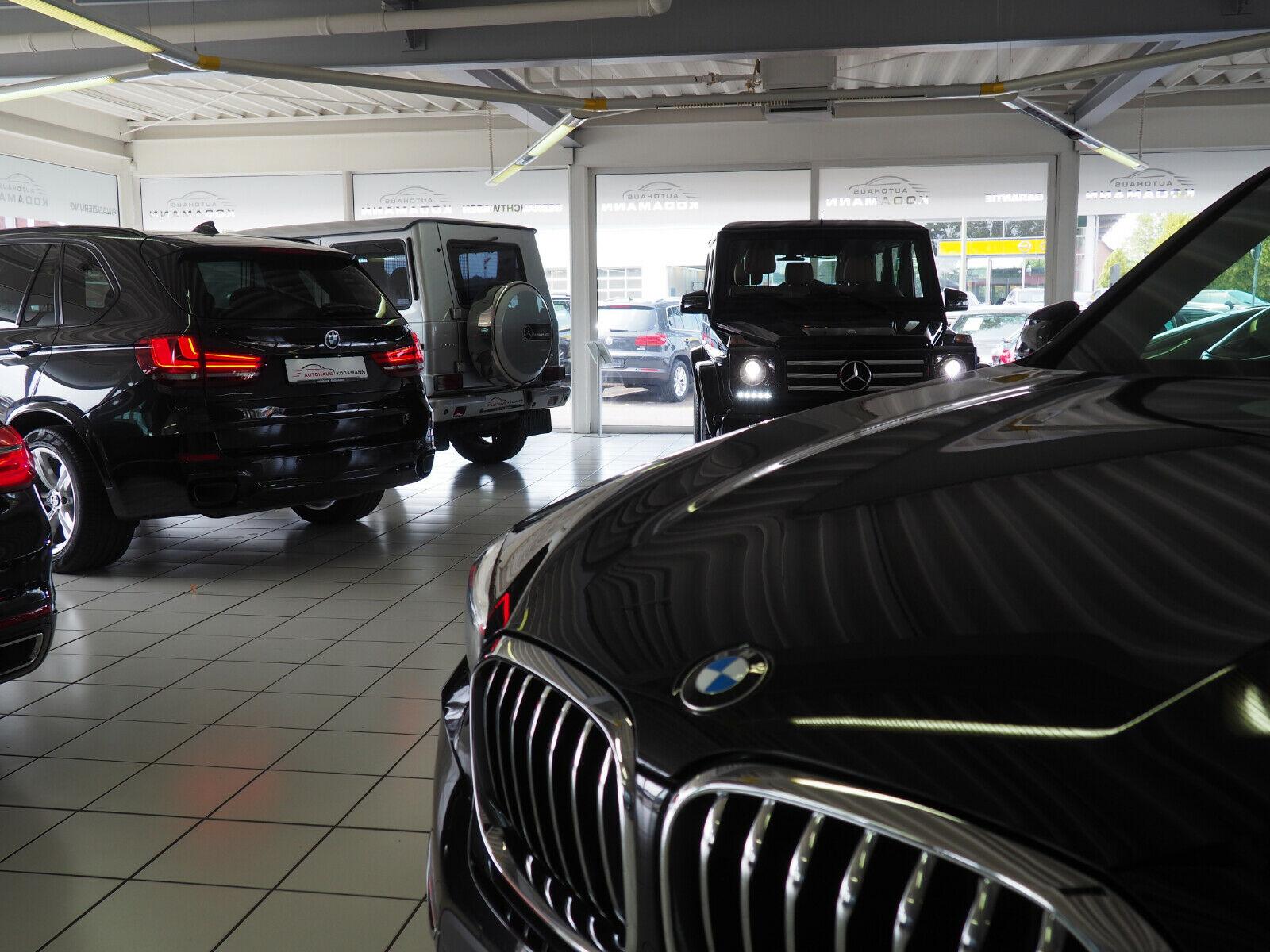 showroom-image-top
