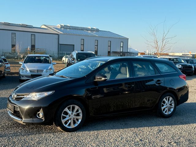 Toyota Auris Touring 1,6i Sports Life+