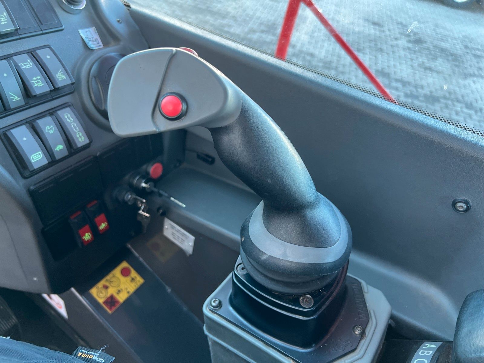 Fahrzeugabbildung Manitou MRT 2550 + / nur 919h! / Funk / Korb / Winde