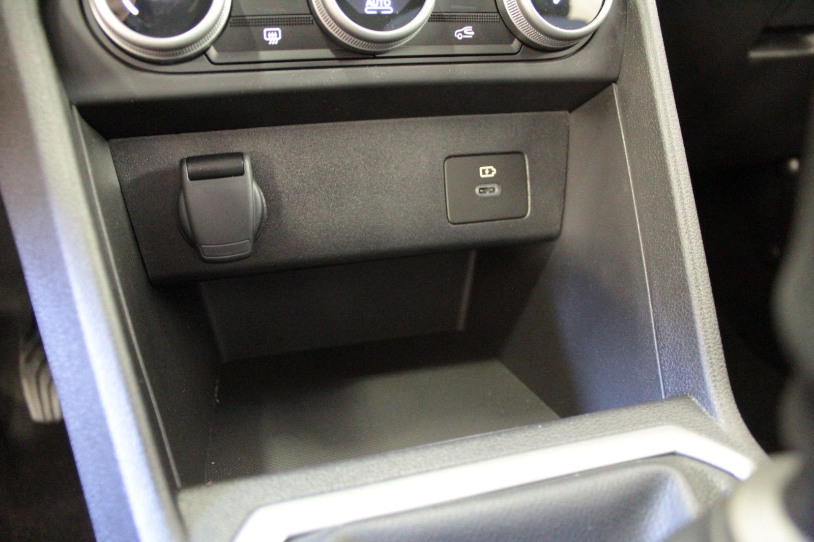 Fahrzeugabbildung Dacia Sandero TCe 90 Expression*Winterpaket*Alu*15424*