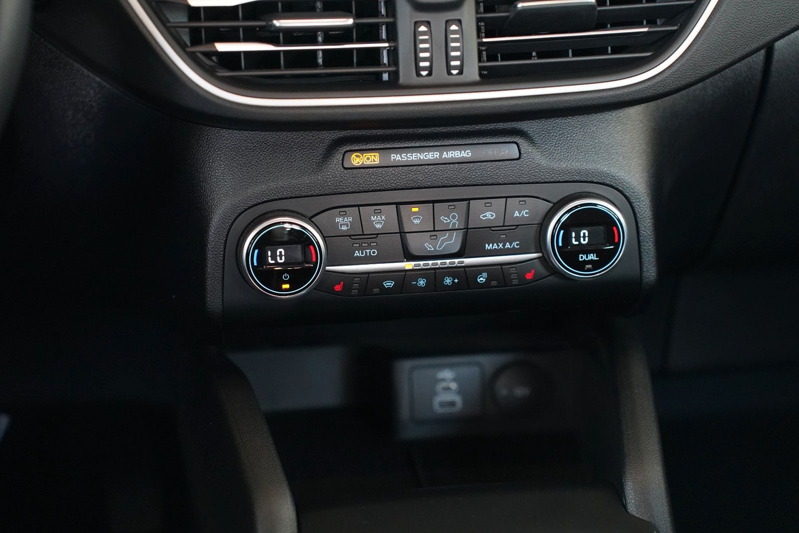 Fahrzeugabbildung Ford Kuga PHEV C&C Winter-Paket*Allwetter*Navi*Assist