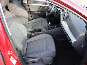 Volkswagen Golf VIII 1.5 TSI AHK Move KLIMA LED NAVI ALU