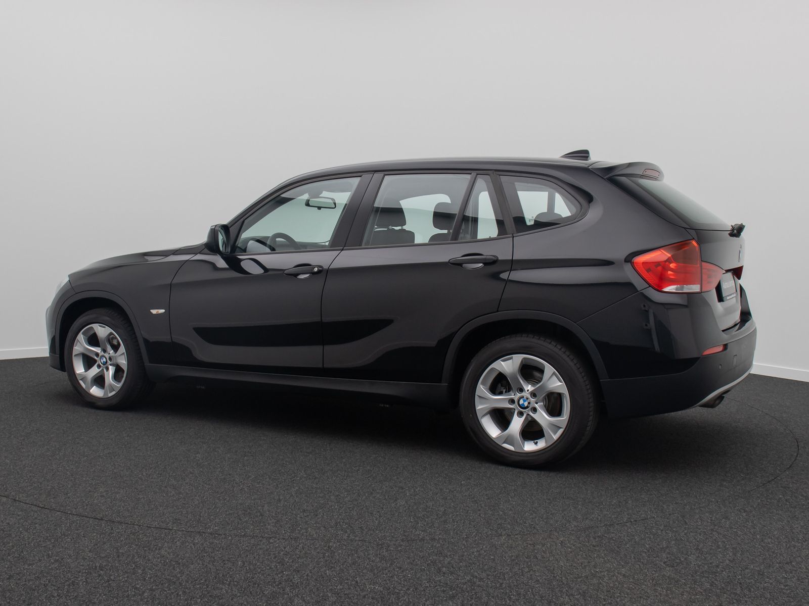 Fahrzeugabbildung BMW X1 sD18d PDC HiFi Leder KlimaAut Multilenkrad LM