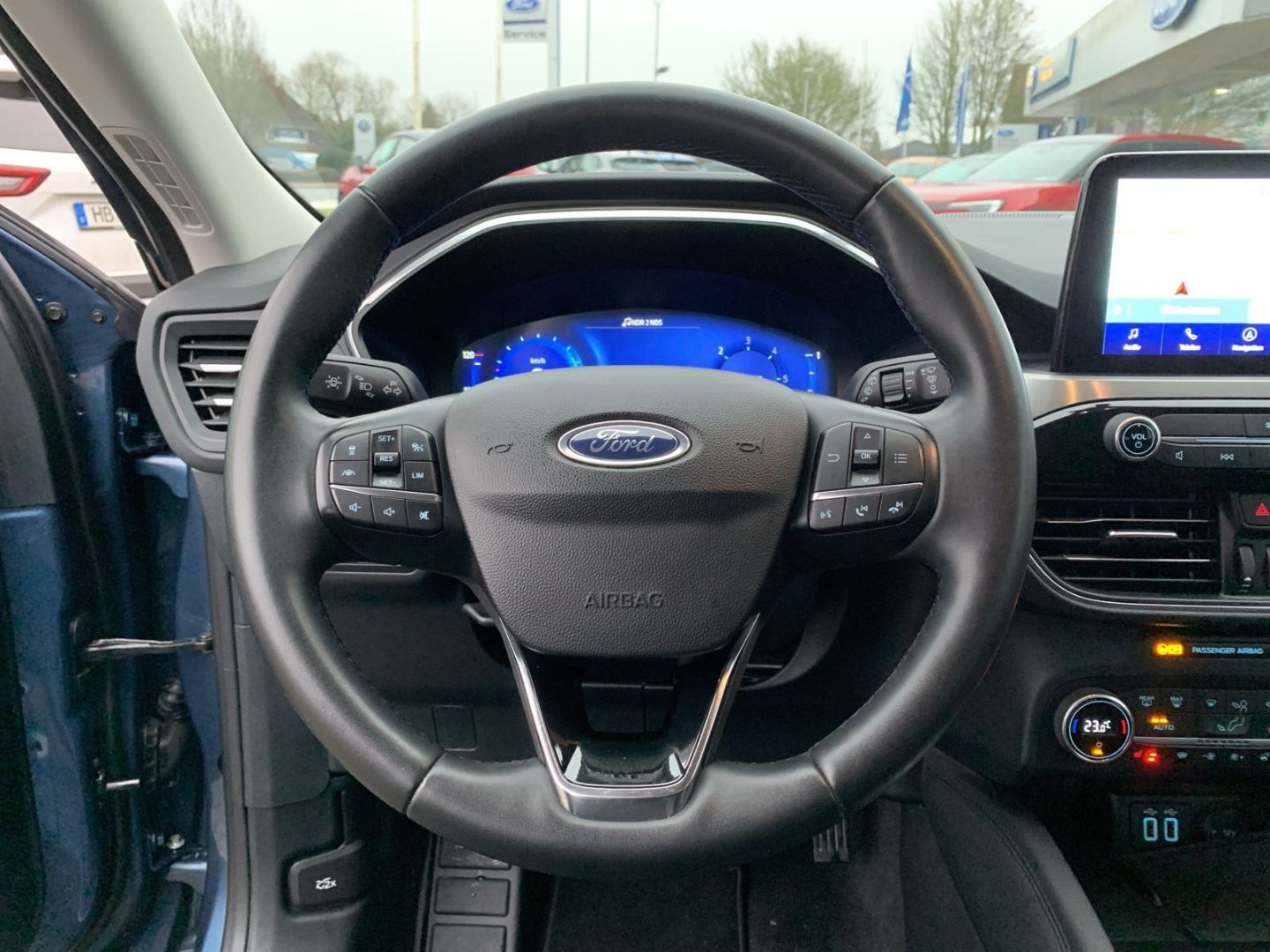 Fahrzeugabbildung Ford Kuga Titanium X Automatik, AHK, adapt.LED Schein