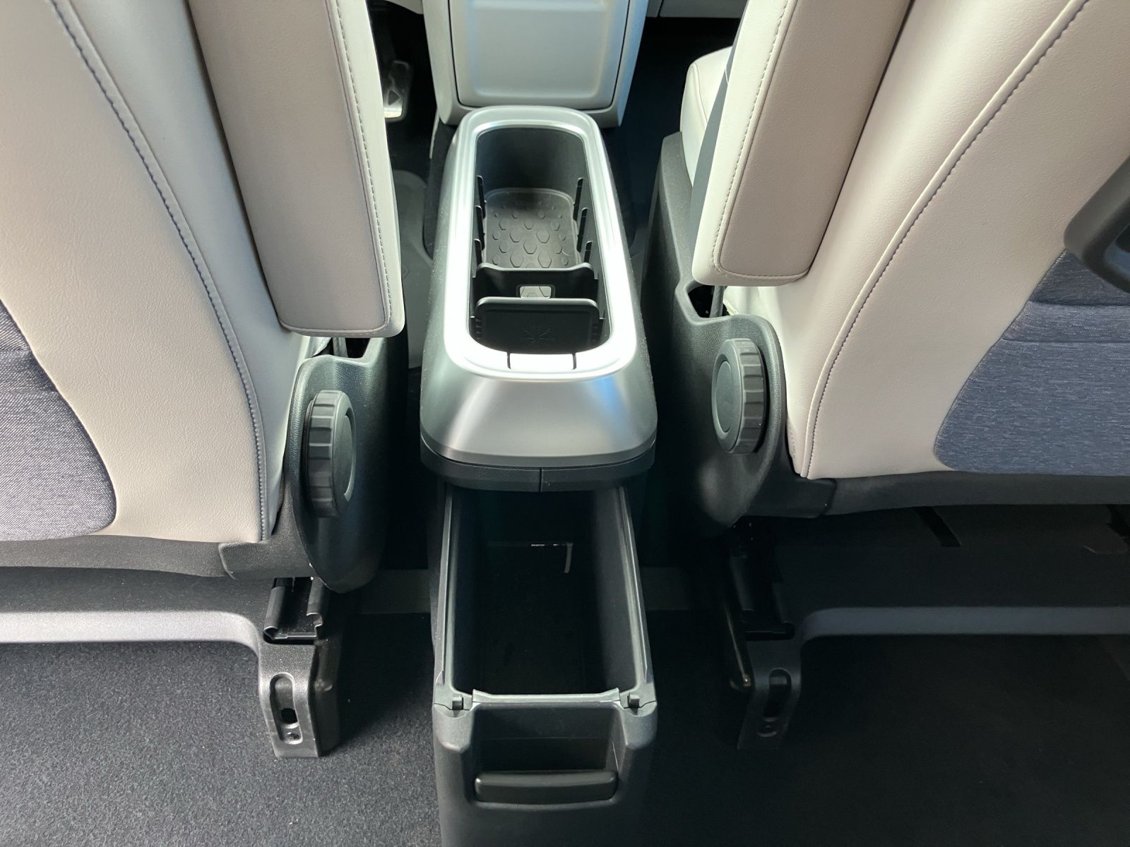 Fahrzeugabbildung Volkswagen ID.Buzz Pro Matrix AHK Navi ACC