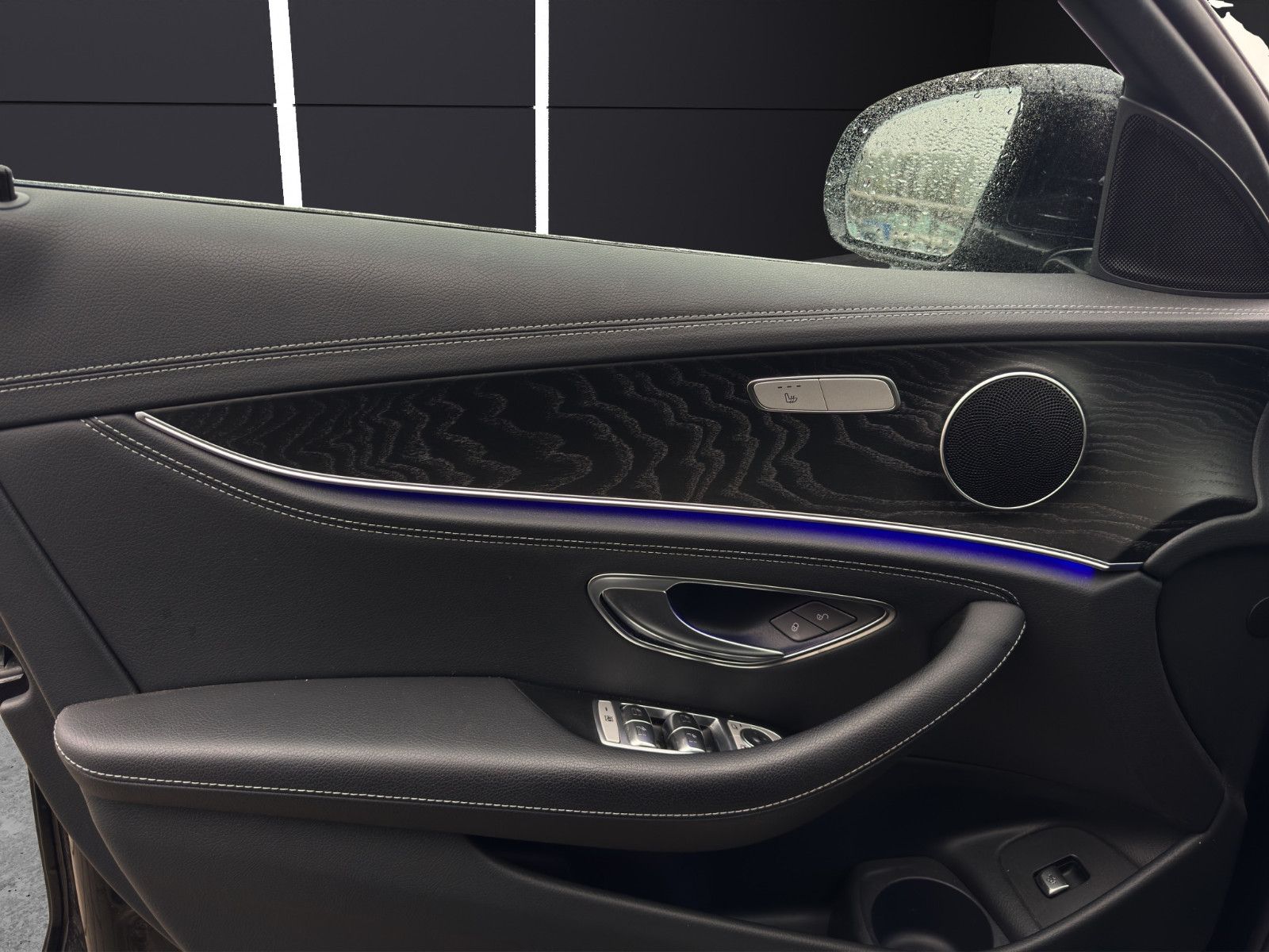 Fahrzeugabbildung Mercedes-Benz E 200 T-Modell AMG-Line*Shzg*Navi*AHK*WideSc*Cam