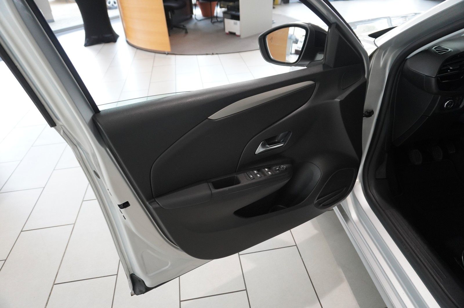 Fahrzeugabbildung Opel Corsa F 1.2 FACELIFT NAVI/LED/KAMERA/VIRTU./DAB+