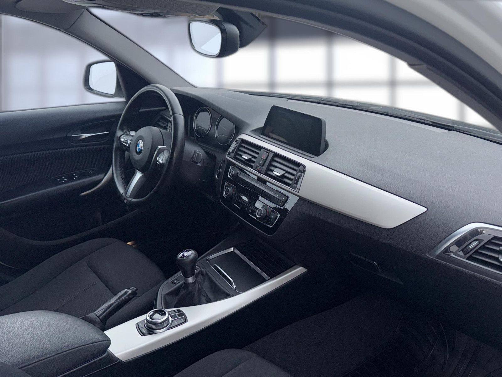 Fahrzeugabbildung BMW 116  Limousine 5-trg.  Advantage/ unfallfrei