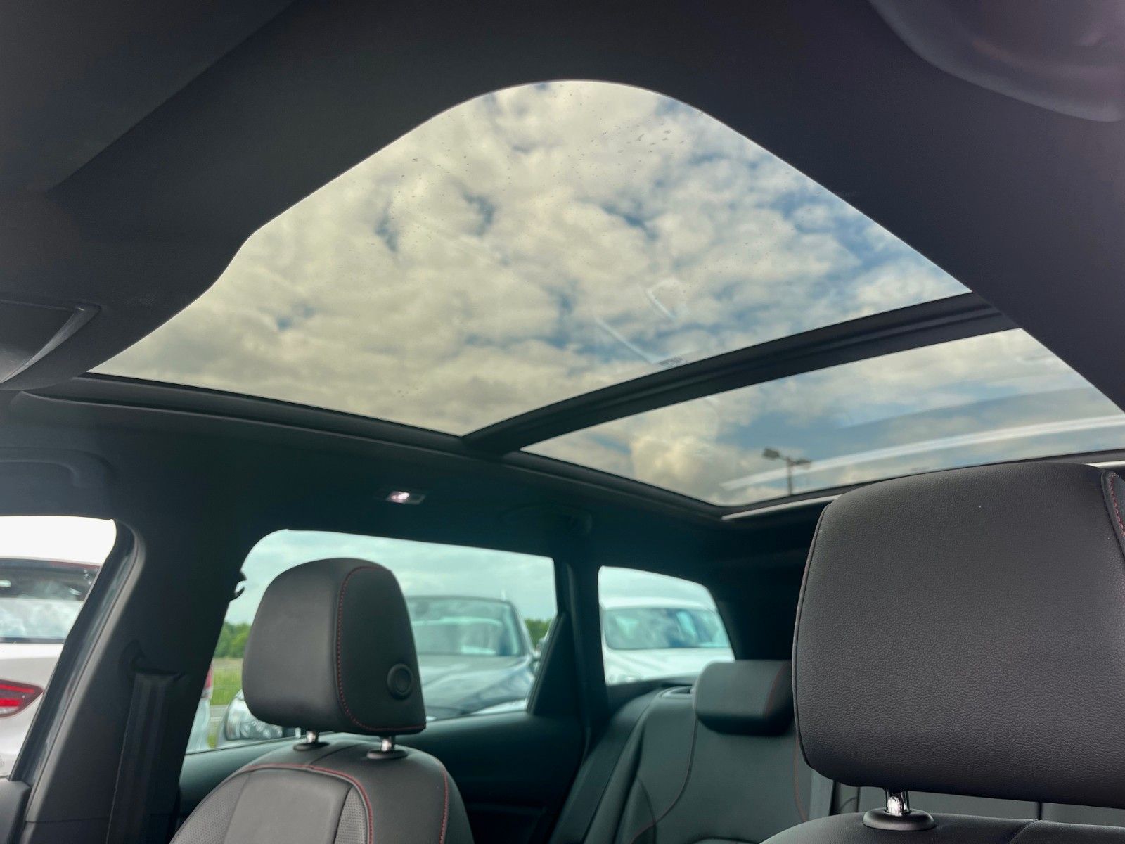 Fahrzeugabbildung SEAT Leon 2.0 ST FR SPORT DSG Navi Leder Pano LED KAM