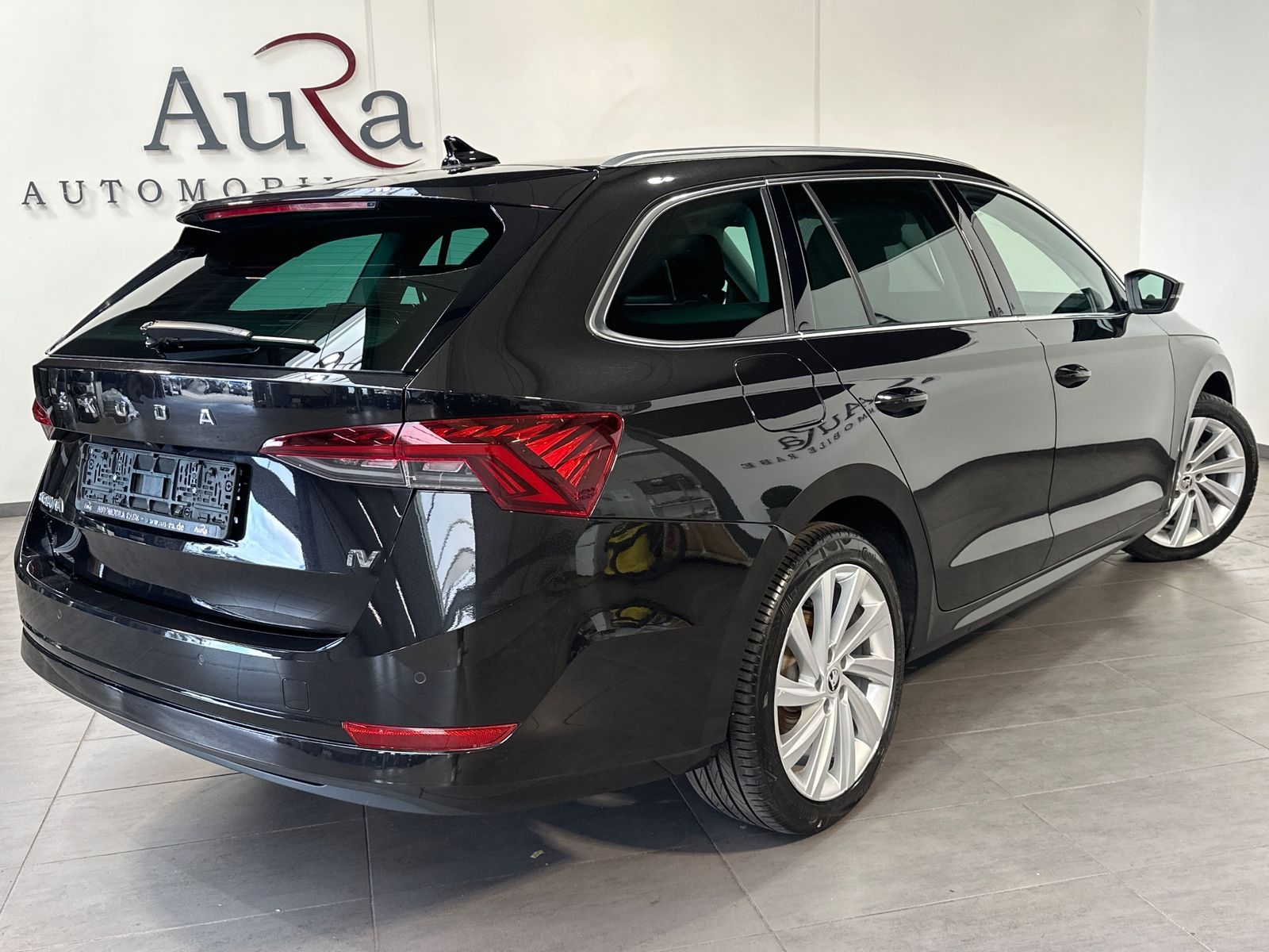 Fahrzeugabbildung SKODA Octavia Combi 1.4 TSI iV DSG Style NAV+LED+HUD