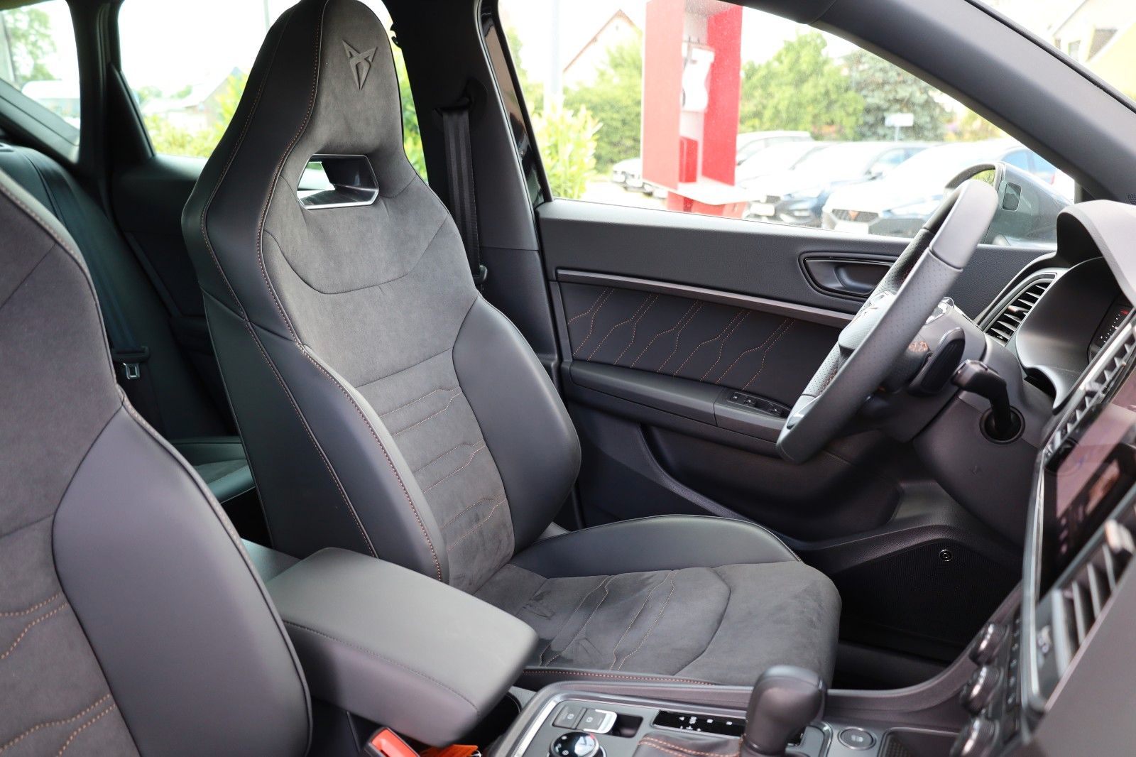 Fahrzeugabbildung CUPRA Ateca VZ 4Drive 2,0 TSI 7-Gang DSG*NAVI