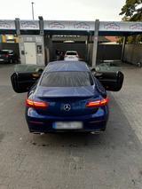 Mercedes-Benz Mercedes Benz e220 Coupé - Mercedes-Benz E 220 mit Benzin-Antrieb