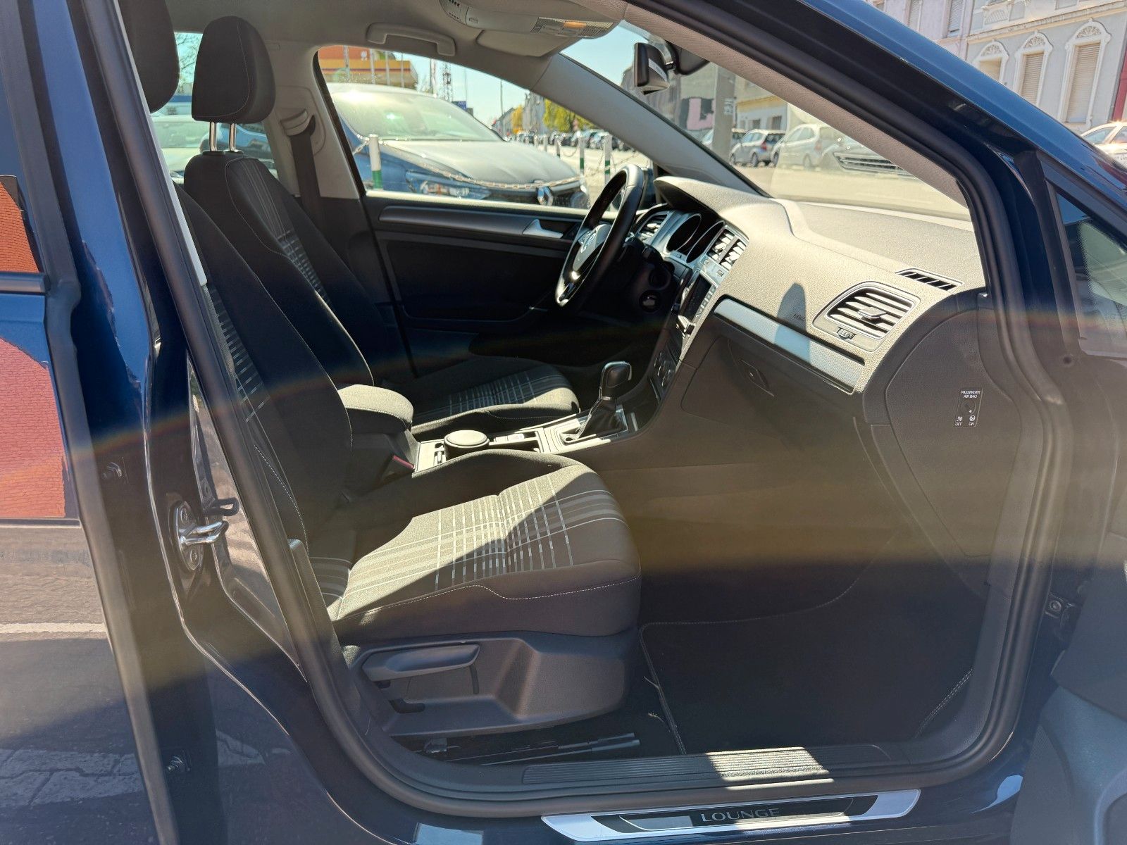 Fahrzeugabbildung Volkswagen Golf VII Variant Lounge BMT AUTOMATIK NAVI