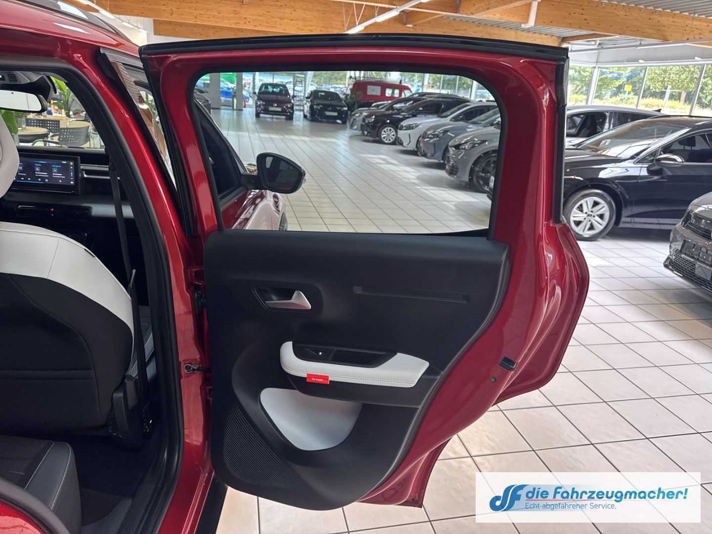 Fahrzeugabbildung Citroën C3 E 113 MAX HUD Navi Soundsystem LED Apple CarP